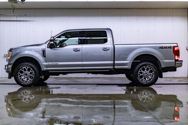2022 Ford F-350 4x4 Crew Cab Lariat Diesel Leather Roof Nav Red Deer AB