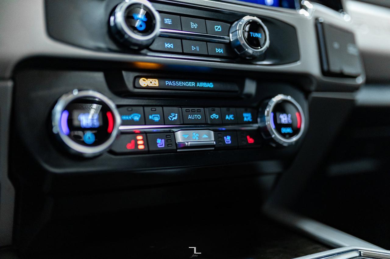 2022 Ford F-350 4x4 Crew Cab Lariat FX4 Diesel Leather Roof Nav Red Deer AB