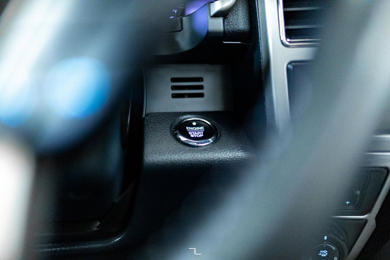 2022 Ford F-350 4x4 Crew Cab Lariat FX4 Diesel Leather Roof Nav Red Deer AB