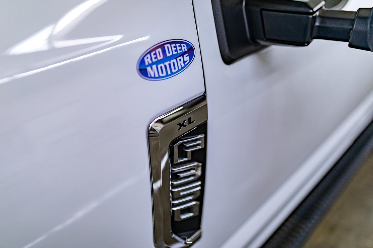 2022 Ford F-350 4x4 Crew Cab XL Deck BCam Red Deer AB