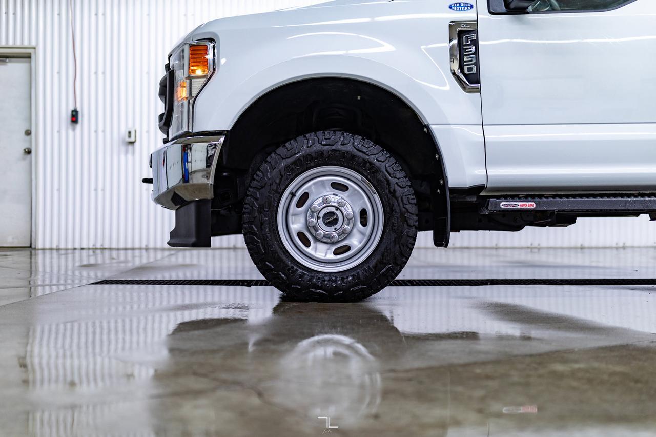 2022 Ford F-350 4x4 Crew Cab XL Deck BCam Red Deer AB