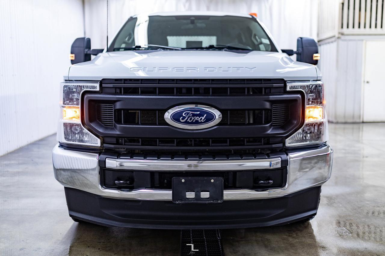 2022 Ford F-350 4x4 Crew Cab XL Deck BCam Red Deer AB