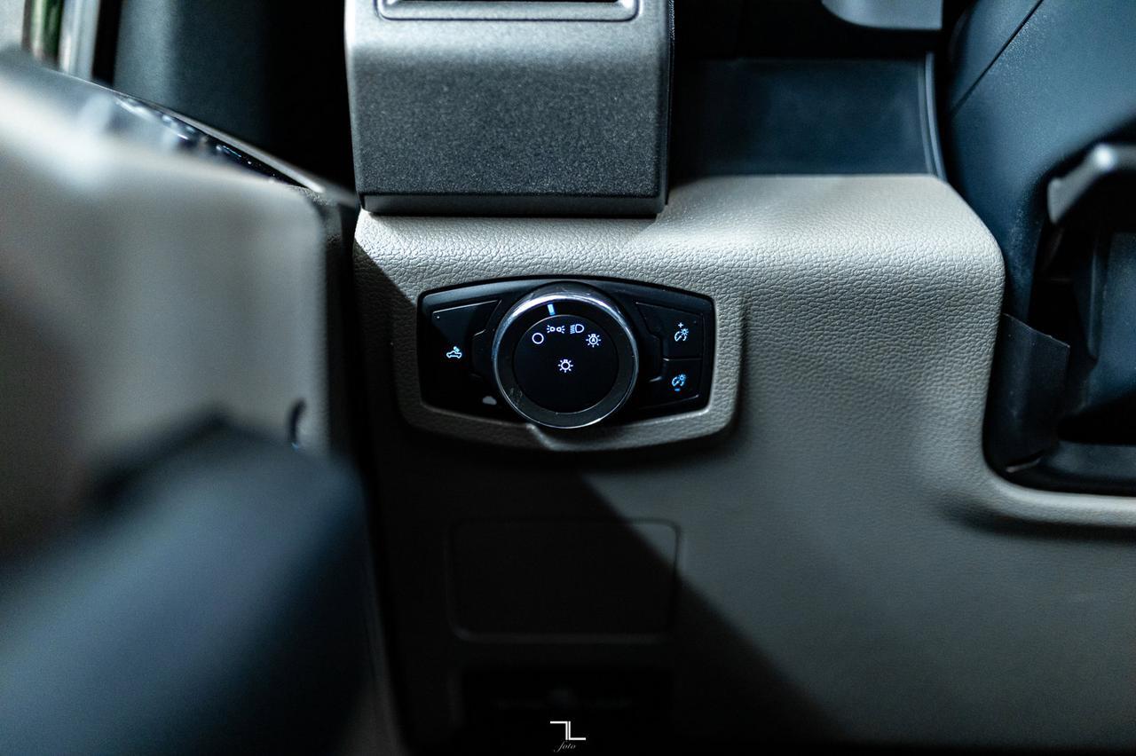 2022 Ford F-350 4x4 Crew Cab XL Deck BCam Red Deer AB