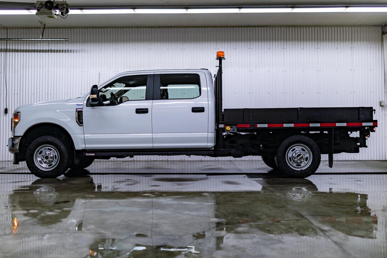 2022 Ford F-350 4x4 Crew Cab XL Deck BCam Red Deer AB