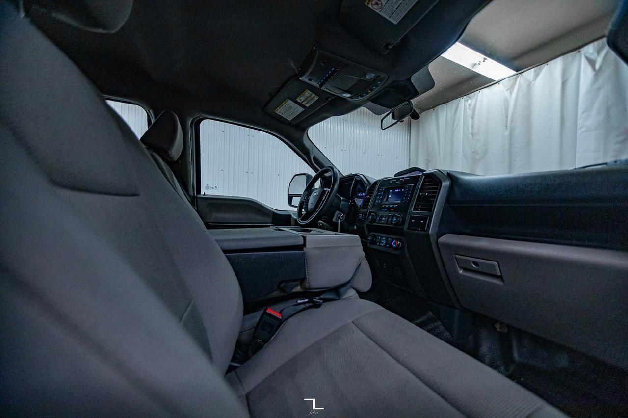 2022 Ford F-350 4x4 Crew Cab XL Deck BCam Red Deer AB