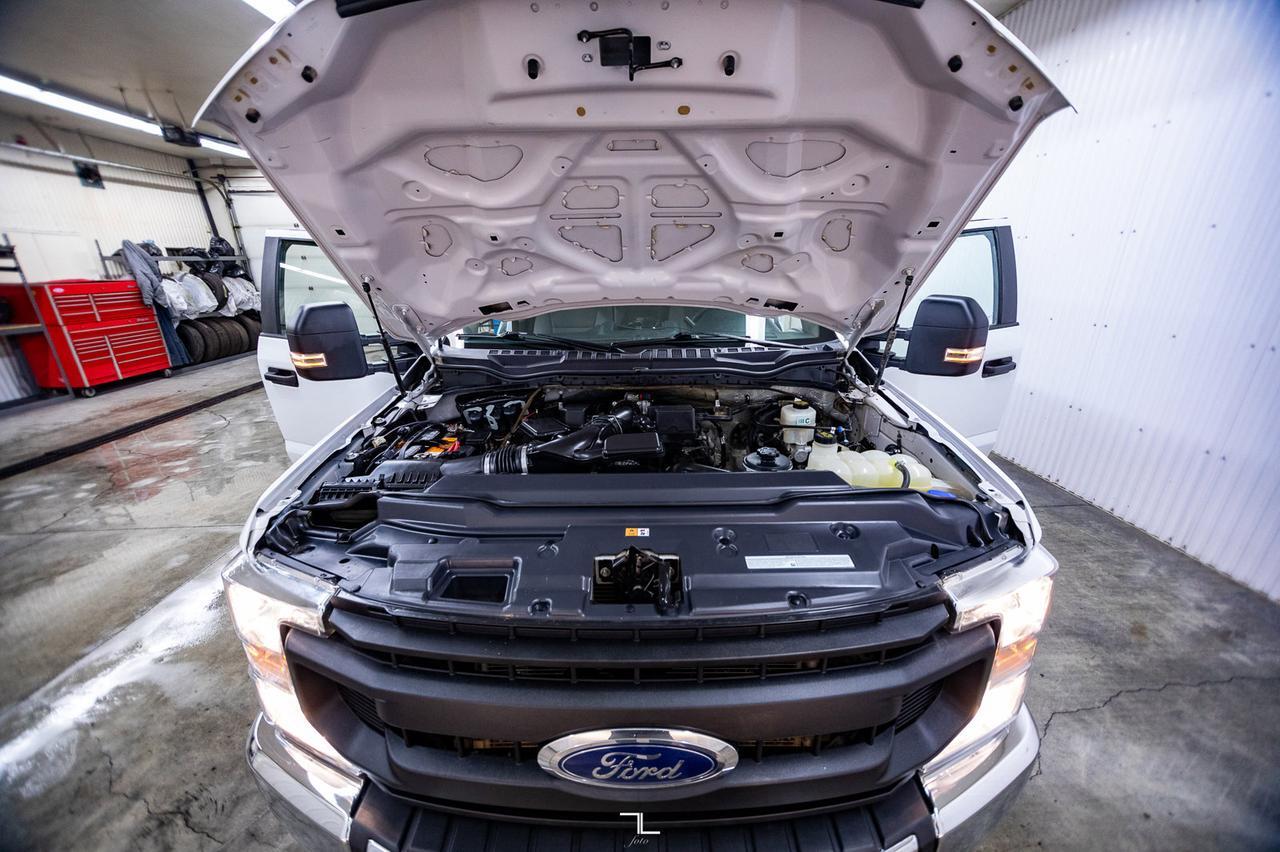 2022 Ford F-350 4x4 Crew Cab XL Deck BCam Red Deer AB