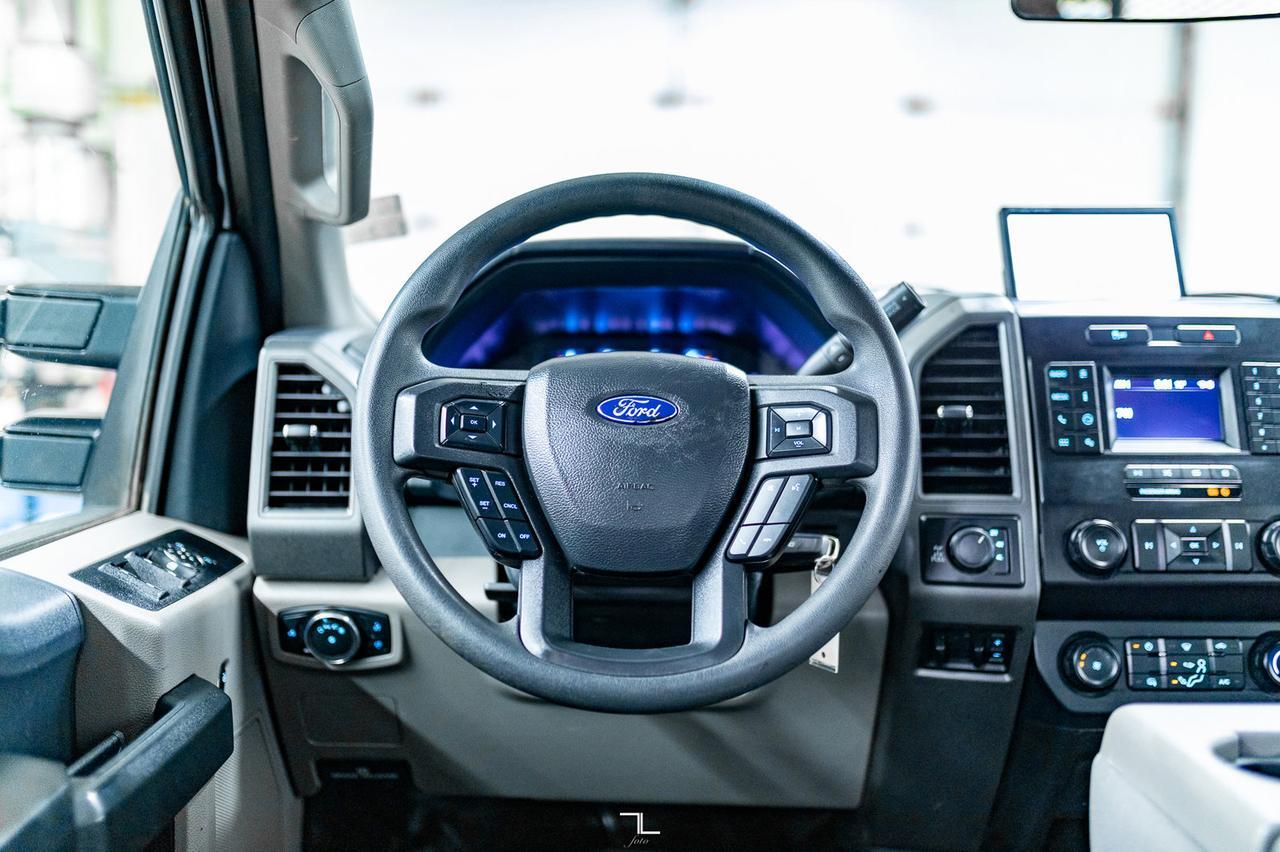 2022 Ford F-350 4x4 Crew Cab XL Deck BCam Red Deer AB