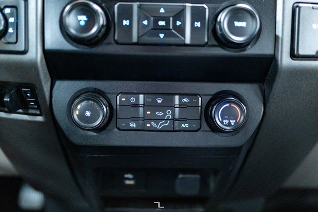 2022 Ford F-350 4x4 Crew Cab XL Deck BCam Red Deer AB