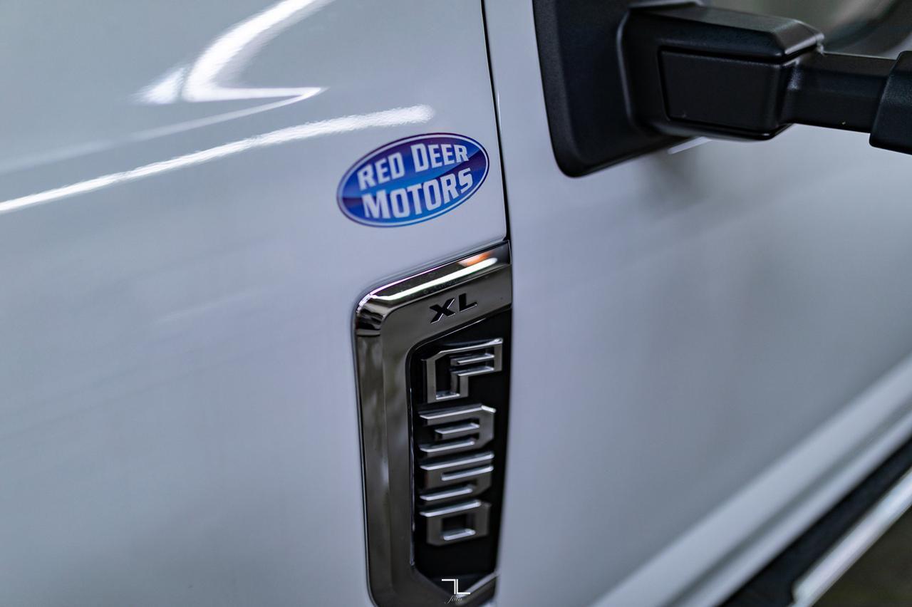 2022 Ford F-350 4x4 Crew Cab XL Deck BCam Red Deer AB