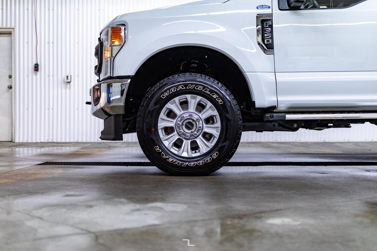 2022 Ford F-350 4x4 Crew Cab XL Deck BCam Red Deer AB