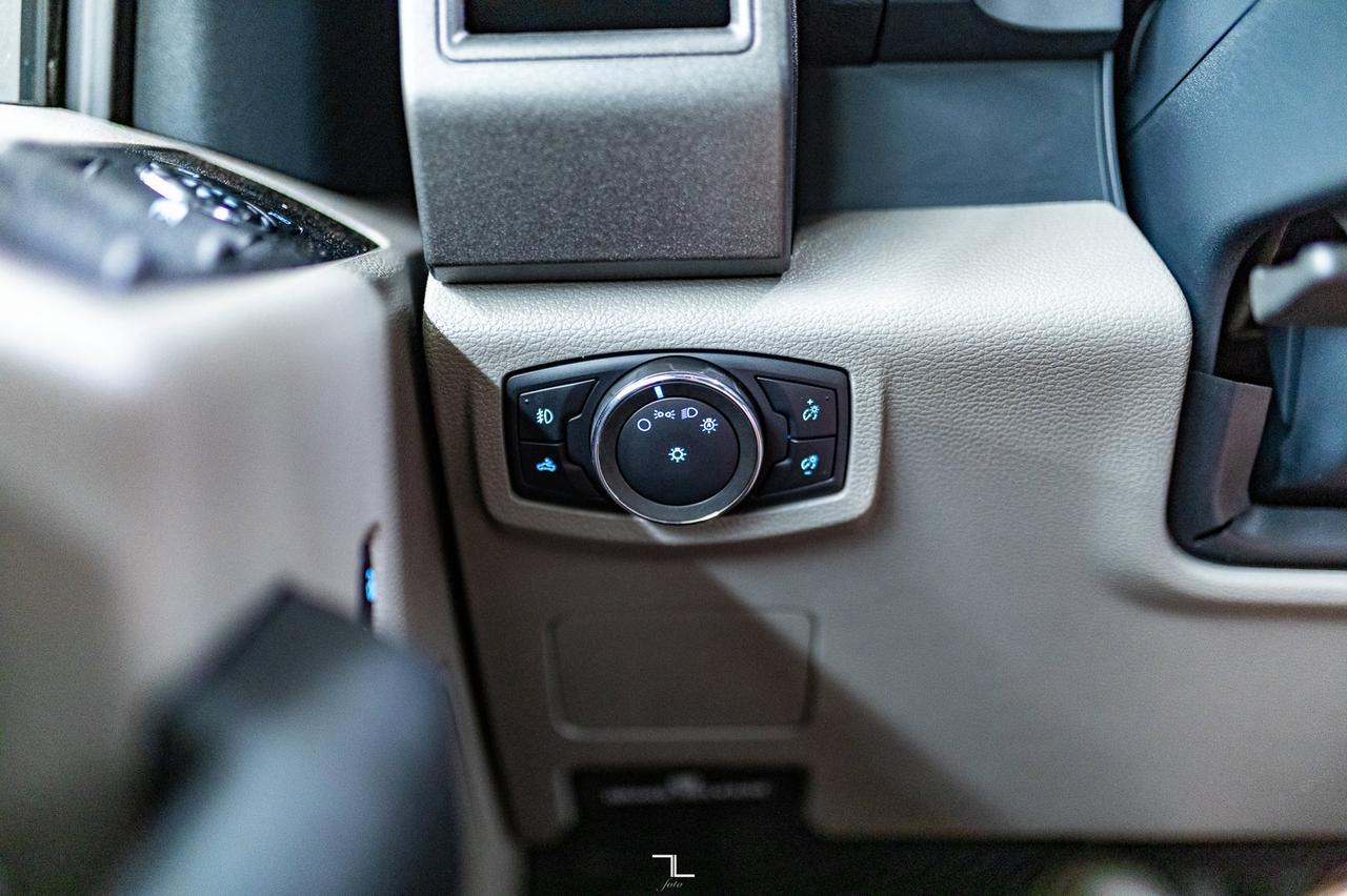 2022 Ford F-350 4x4 Crew Cab XL Deck BCam Red Deer AB