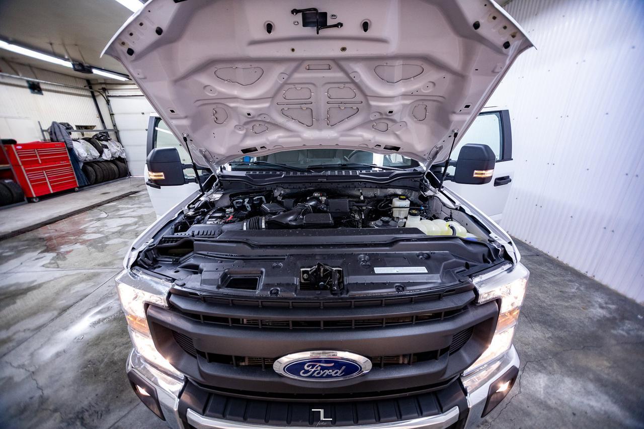 2022 Ford F-350 4x4 Crew Cab XL Deck BCam Red Deer AB