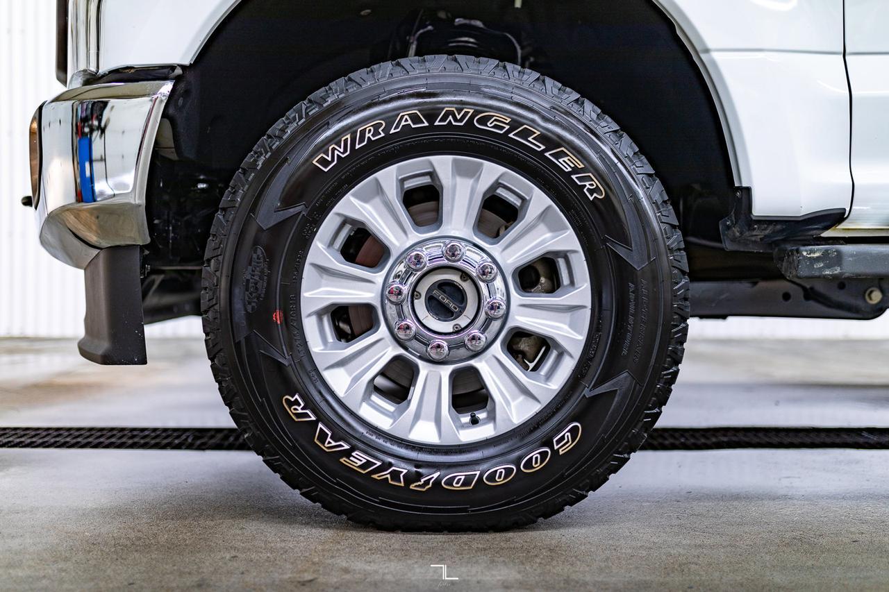 2022 Ford F-350 4x4 Crew Cab XL Deck BCam Red Deer AB