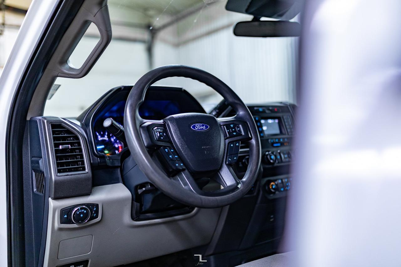 2022 Ford F-350 4x4 Crew Cab XL Deck BCam Red Deer AB