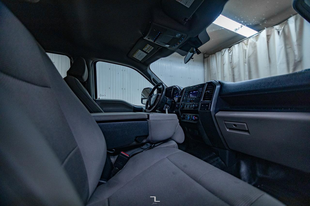 2022 Ford F-350 4x4 Crew Cab XL Deck BCam Red Deer AB