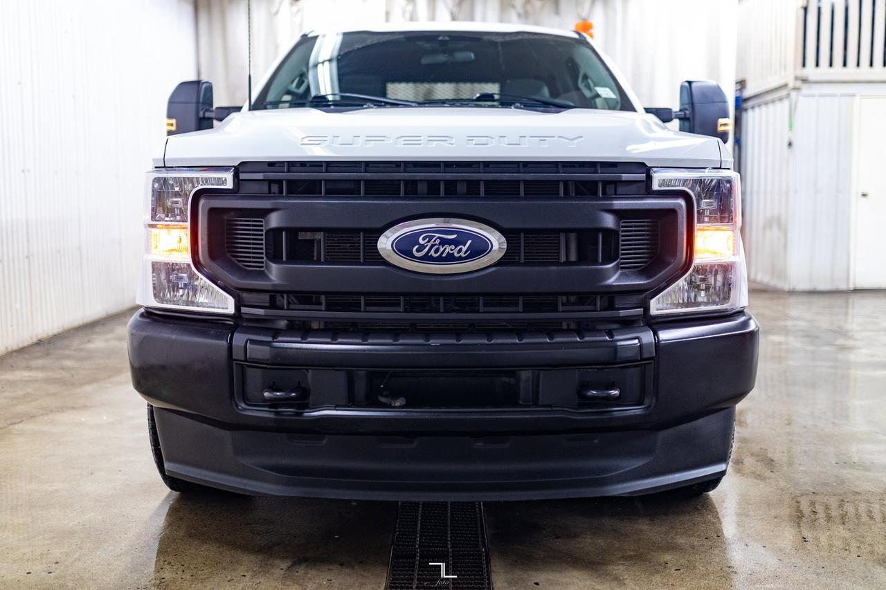 2022 Ford F-350 4x4 Crew Cab XL Deck BCam Red Deer AB
