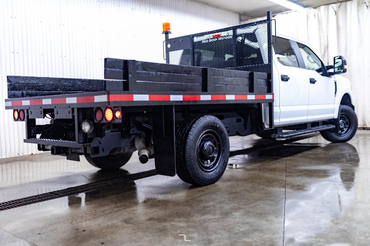 2022 Ford F-350 4x4 Crew Cab XL Deck BCam Red Deer AB