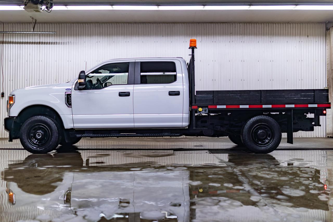 2022 Ford F-350 4x4 Crew Cab XL Deck BCam Red Deer AB