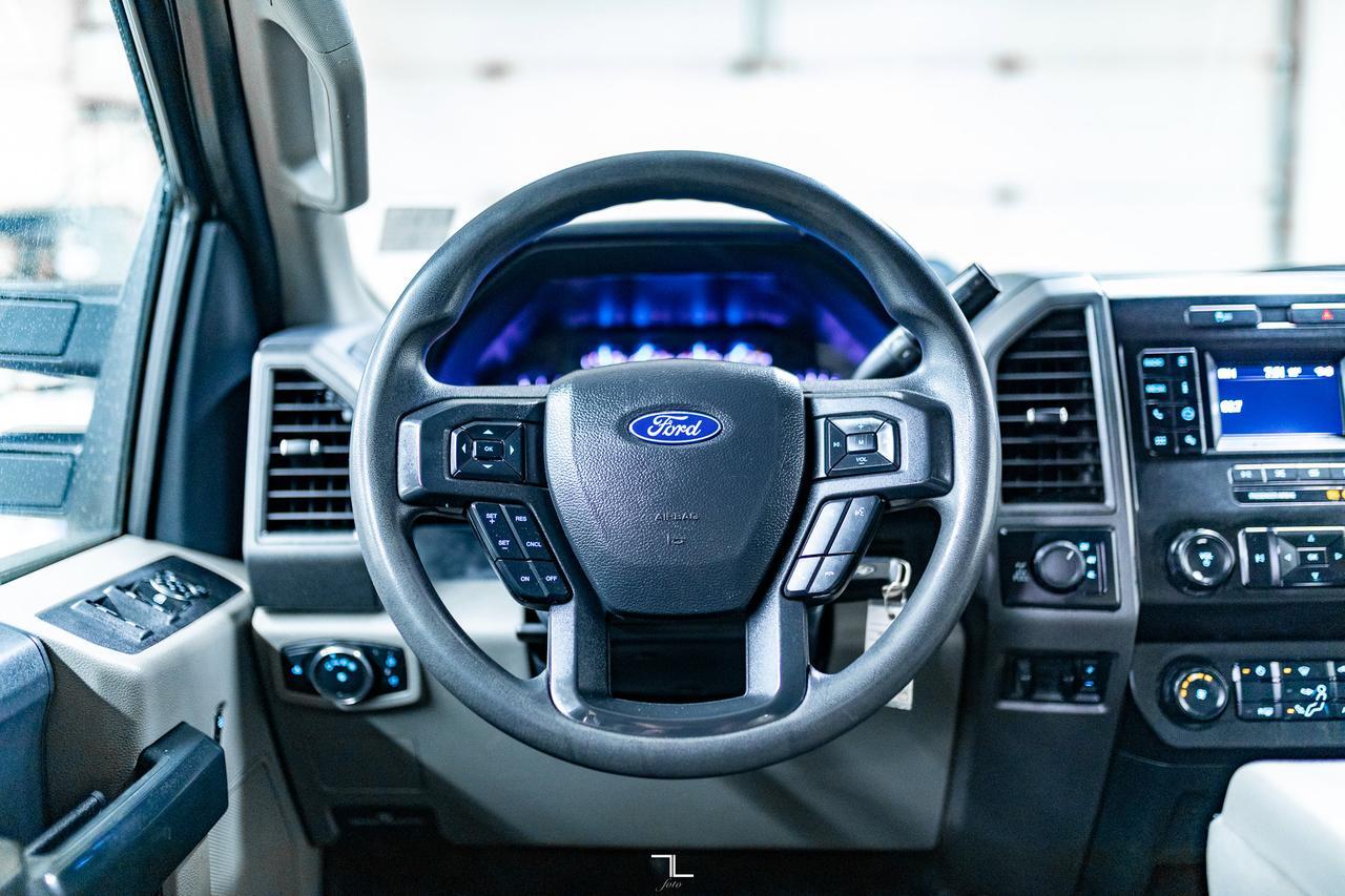 2022 Ford F-350 4x4 Crew Cab XL Deck BCam Red Deer AB