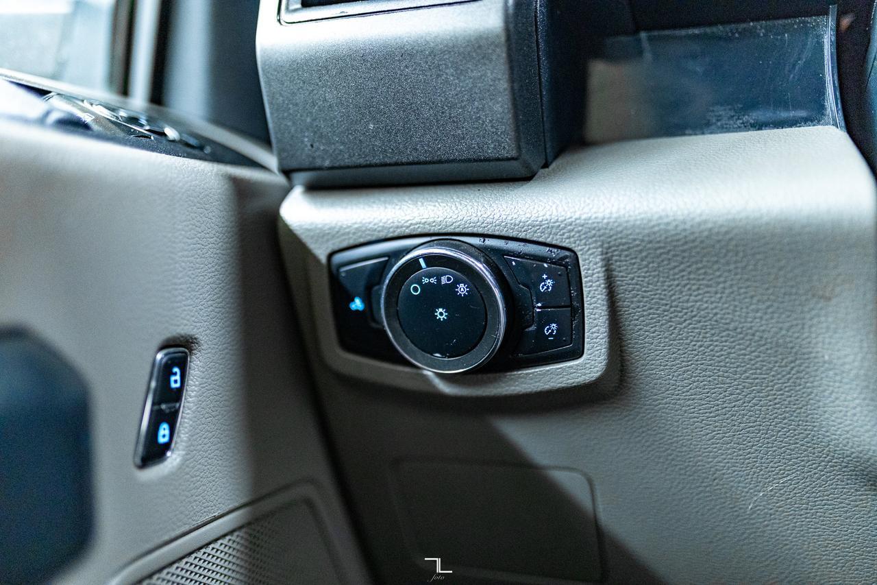 2022 Ford F-350 4x4 Crew Cab XL Deck BCam Red Deer AB