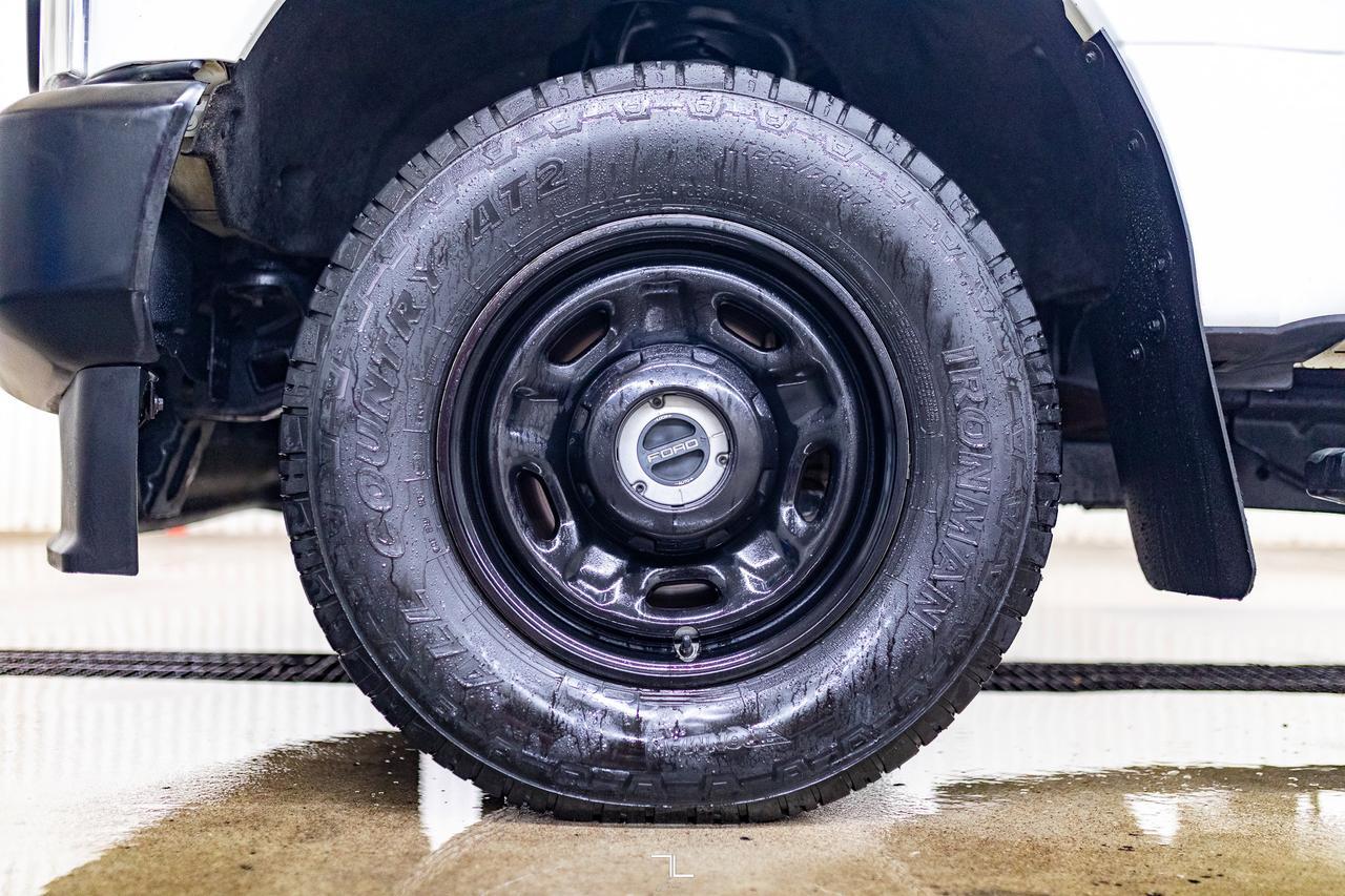 2022 Ford F-350 4x4 Crew Cab XL Deck BCam Red Deer AB