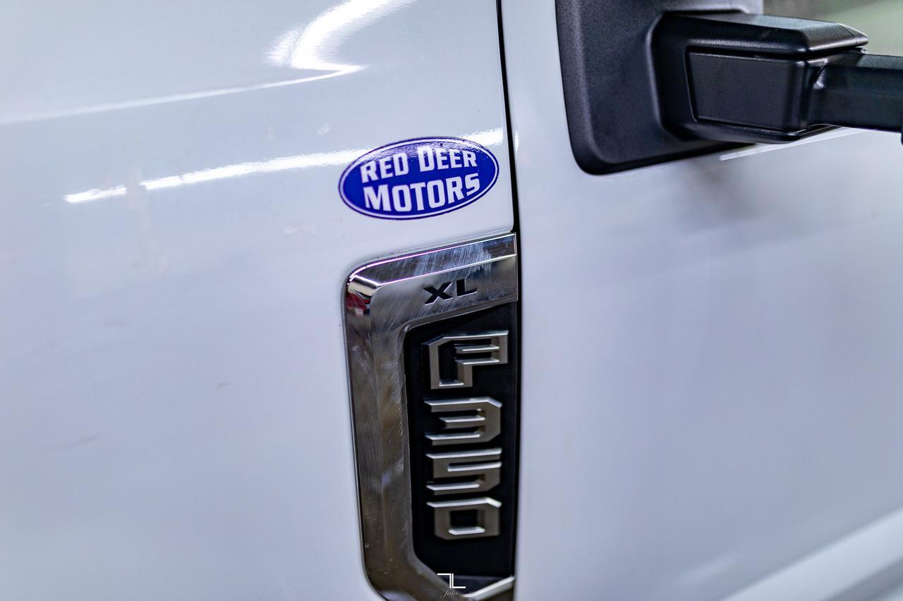 2022 Ford F-350 4x4 Crew Cab XL Deck BCam Red Deer AB