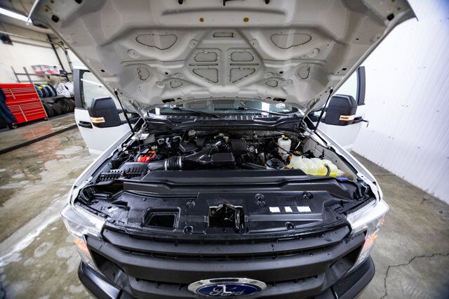 2022 Ford F-350 4x4 Crew Cab XL Deck Red Deer AB