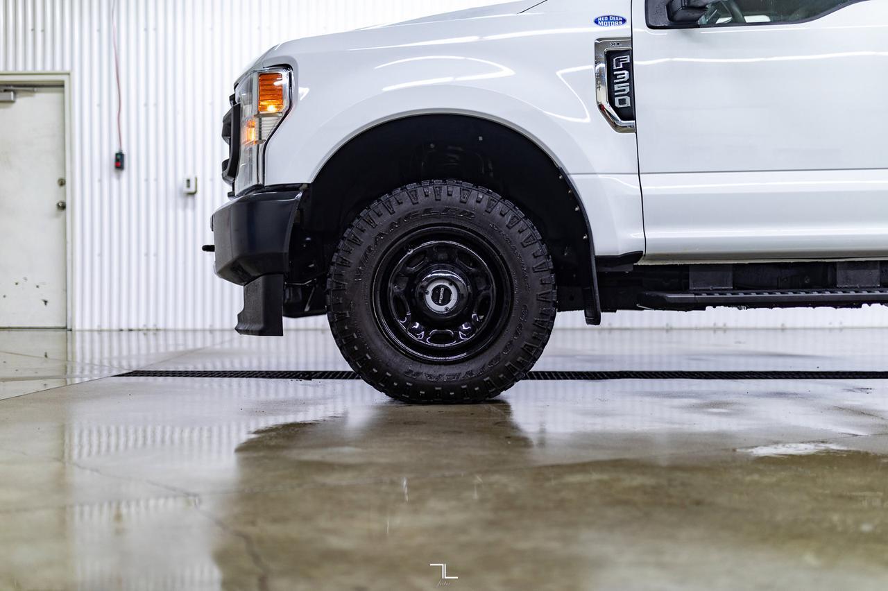 2022 Ford F-350 4x4 Crew Cab XL Deck Red Deer AB