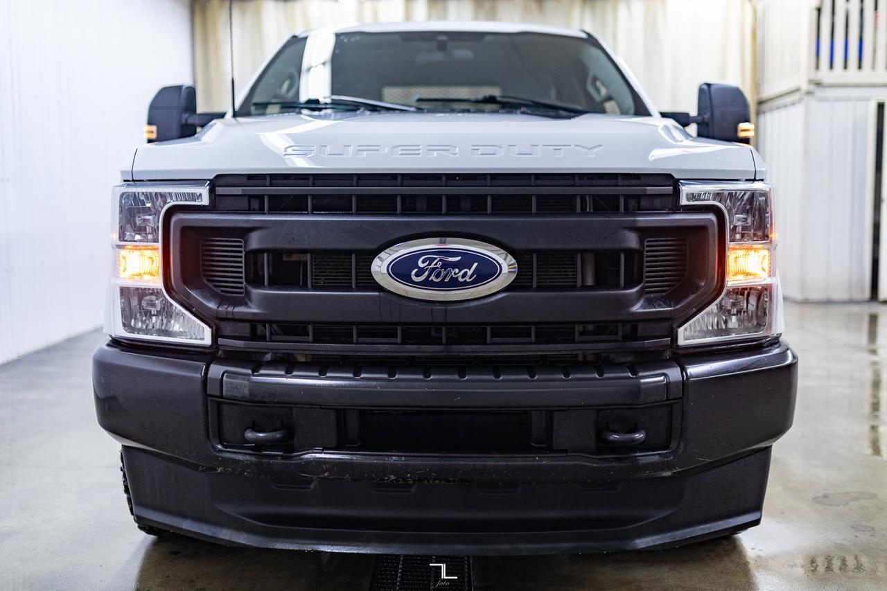 2022 Ford F-350 4x4 Crew Cab XL Deck Red Deer AB