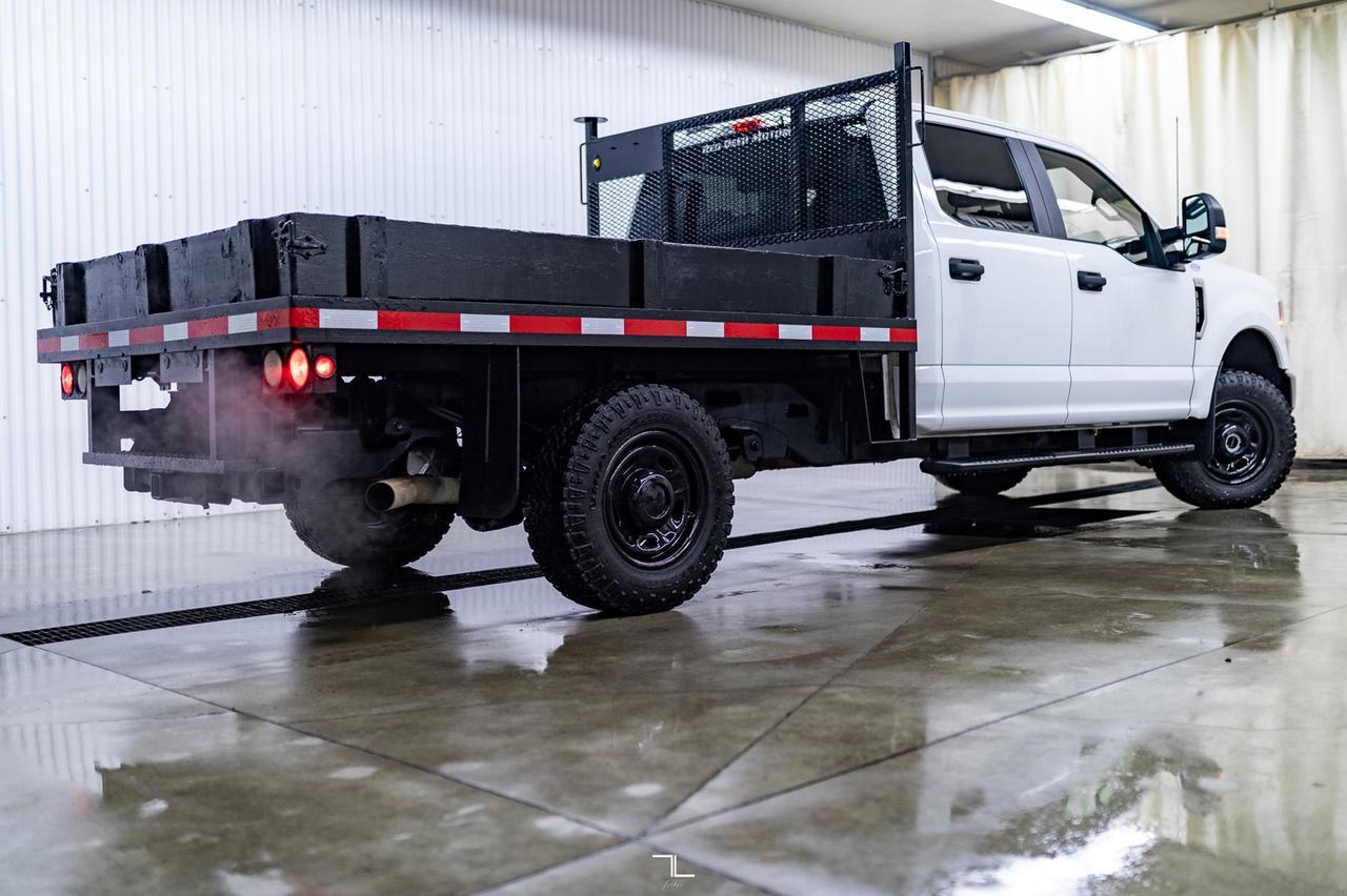 2022 Ford F-350 4x4 Crew Cab XL Deck Red Deer AB