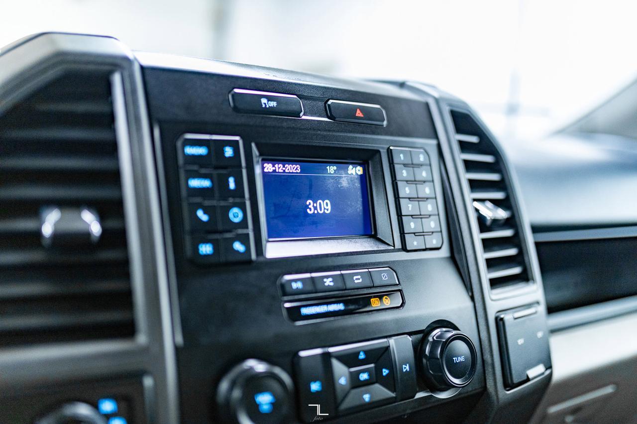 2022 Ford F-350 4x4 Crew Cab XL Deck Red Deer AB