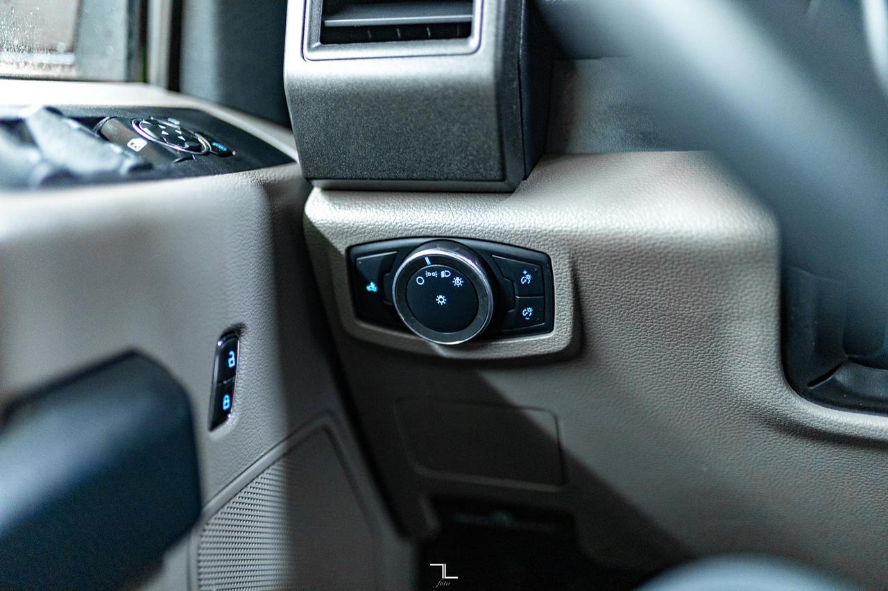 2022 Ford F-350 4x4 Crew Cab XL Deck Red Deer AB