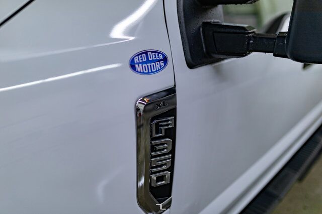 2022 Ford F-350 4x4 Crew Cab XL Deck Red Deer AB