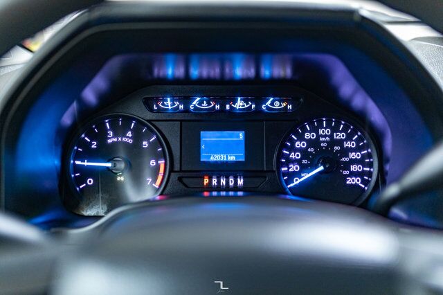 2022 Ford F-350 4x4 Crew Cab XL Deck Red Deer AB