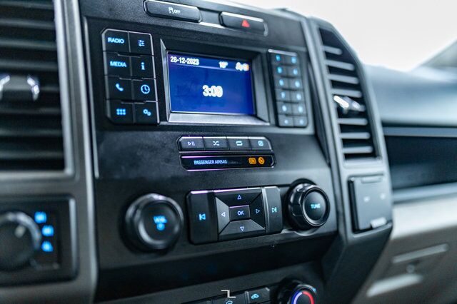 2022 Ford F-350 4x4 Crew Cab XL Deck Red Deer AB