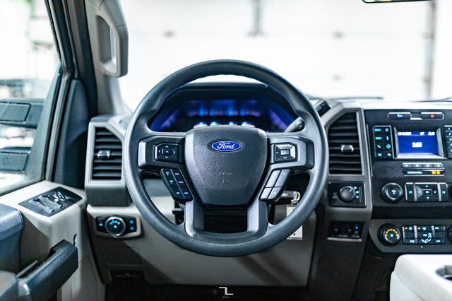 2022 Ford F-350 4x4 Crew Cab XL Deck Red Deer AB