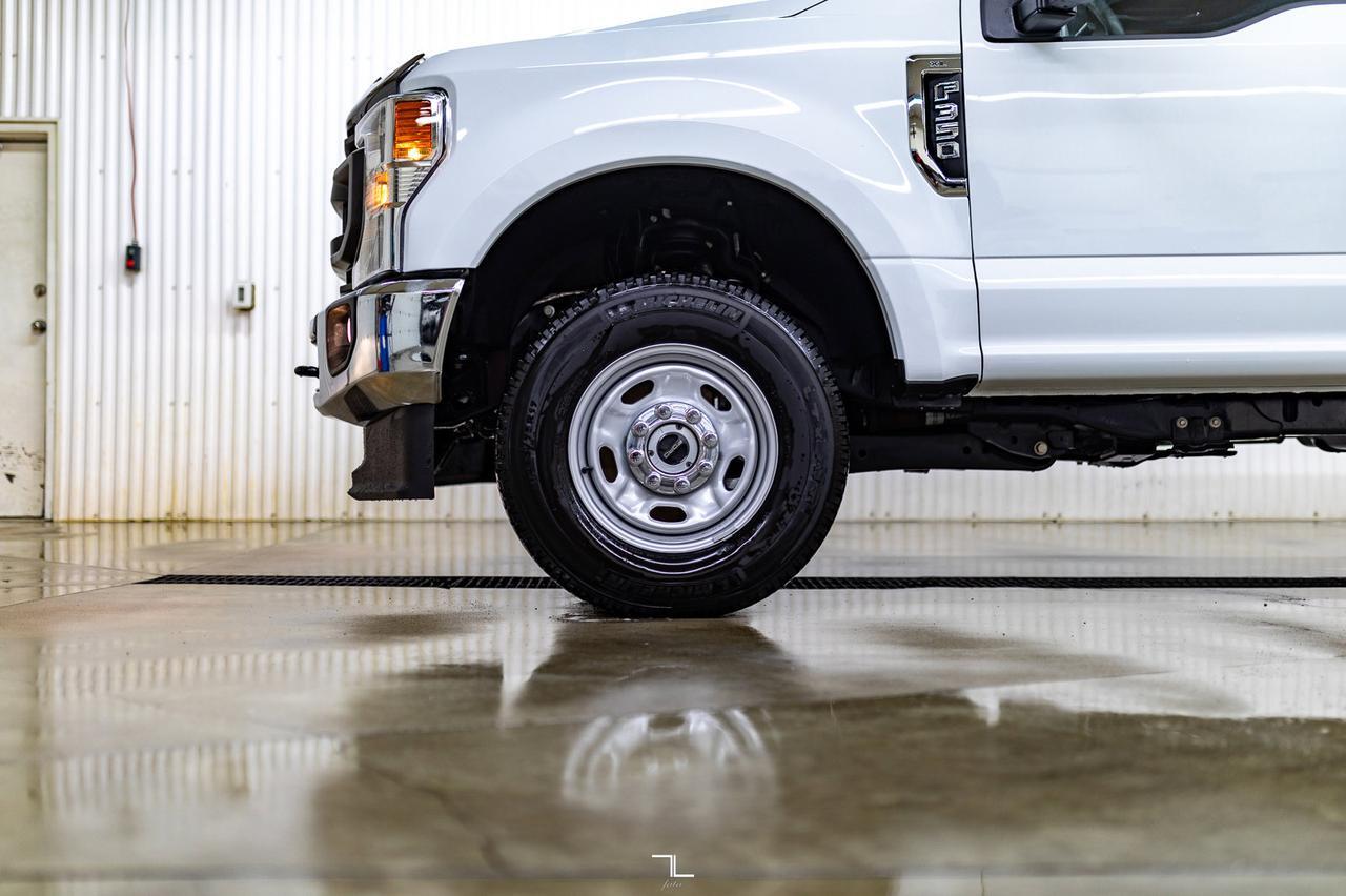 2022 Ford F-350 4x4 Crew Cab XL FX4 Longbox BCam Red Deer AB