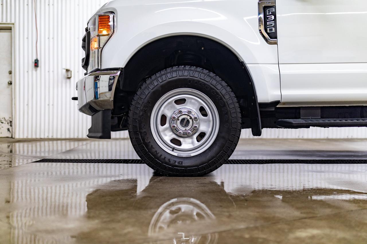 2022 Ford F-350 4x4 Crew Cab XL FX4 Longbox BCam Red Deer AB