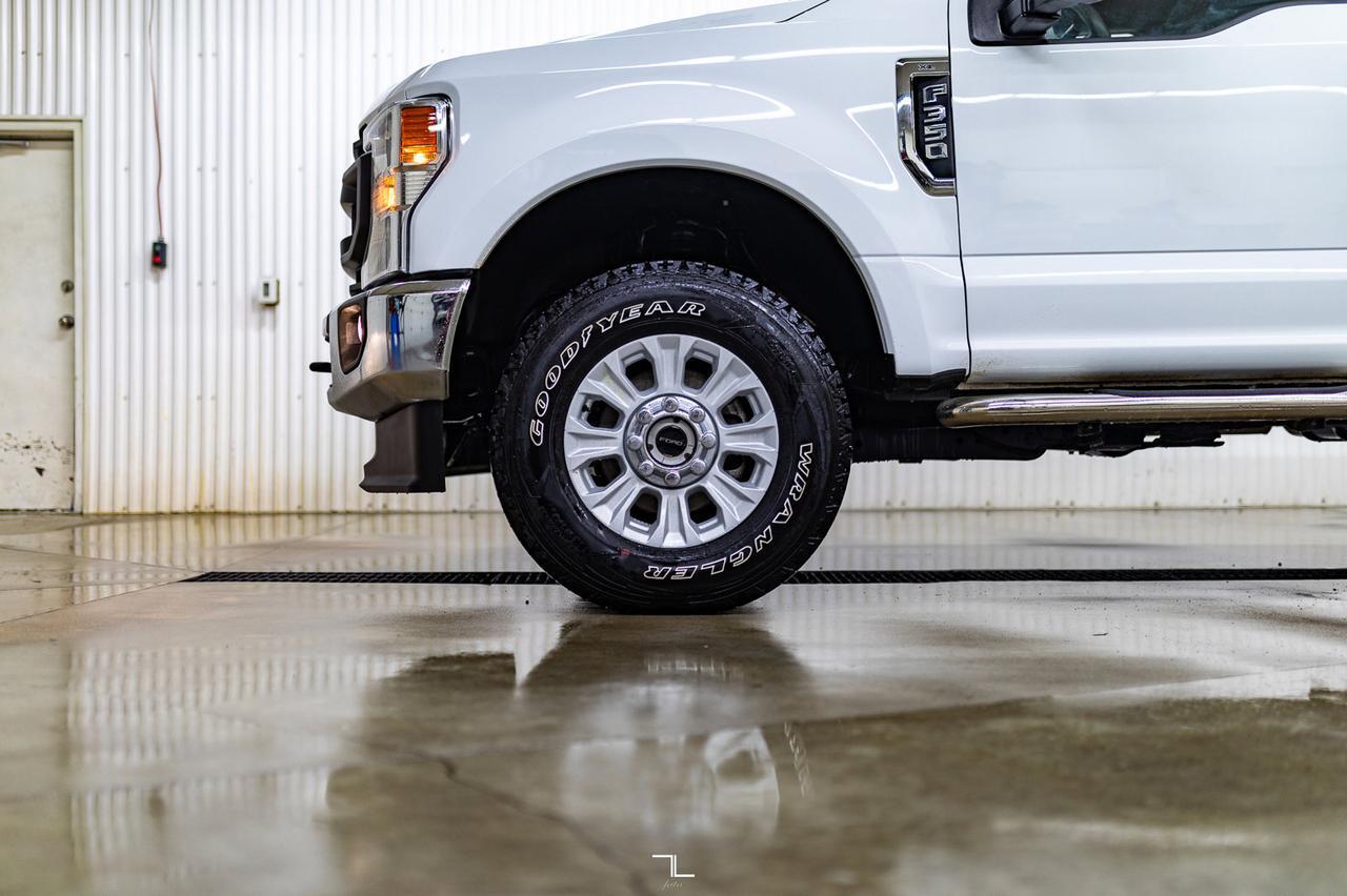 2022 Ford F-350 4x4 Crew Cab XL FX4 Longbox BCam Red Deer AB