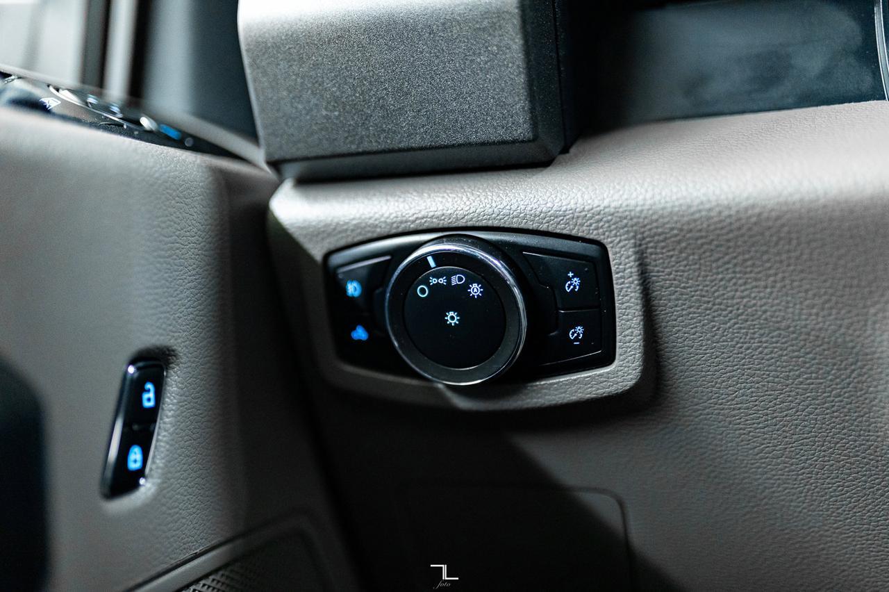 2022 Ford F-350 4x4 Crew Cab XL FX4 Longbox BCam Red Deer AB