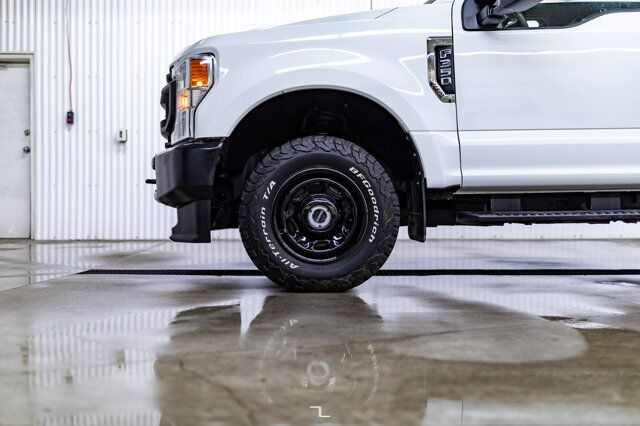 2022 Ford F-350 4x4 Crew Cab XL Longbox BCam Red Deer AB