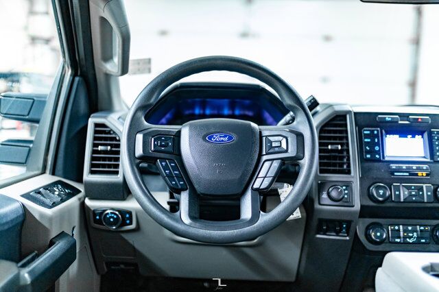 2022 Ford F-350 4x4 Crew Cab XL Longbox BCam Red Deer AB