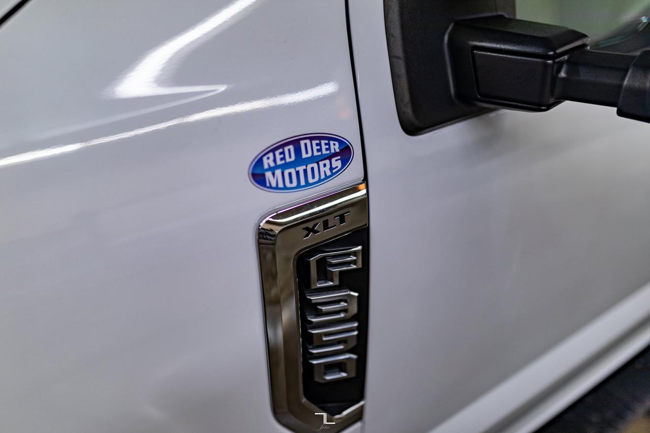 2022 Ford F-350 4x4 Crew Cab XLT BCam Tommy Gate Red Deer AB