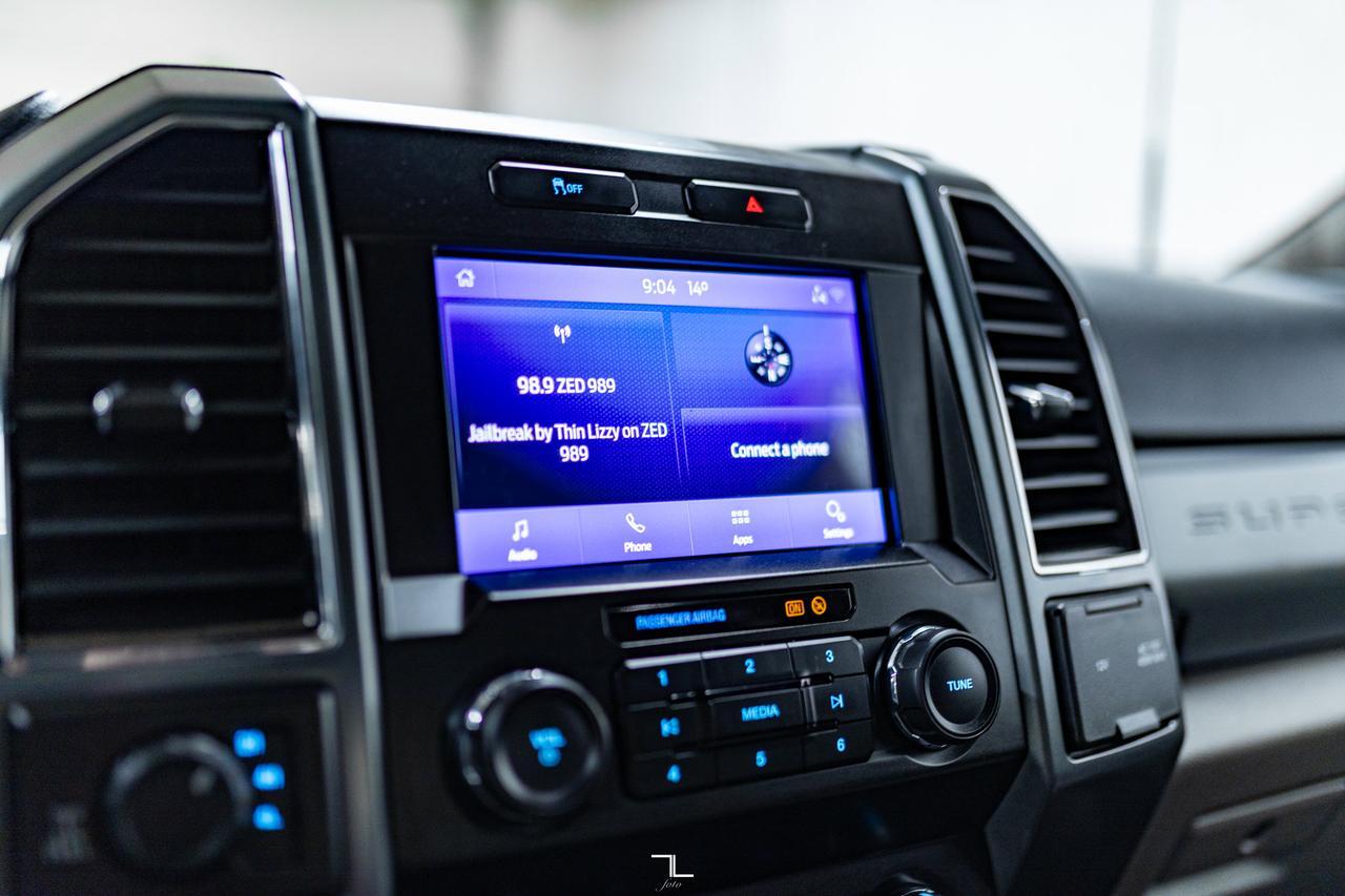 2022 Ford F-350 4x4 Crew Cab XLT BCam Tommy Gate Red Deer AB