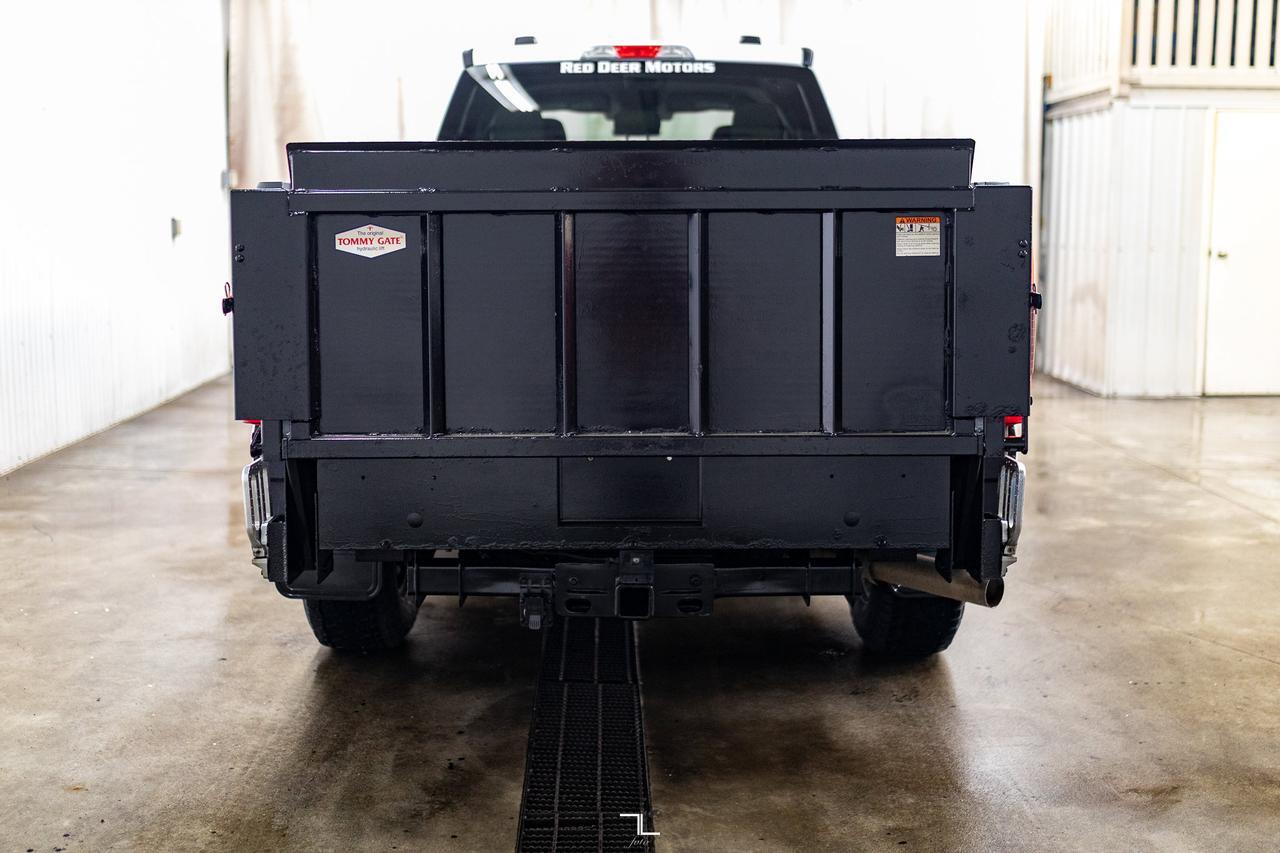 2022 Ford F-350 4x4 Crew Cab XLT BCam Tommy Gate Red Deer AB