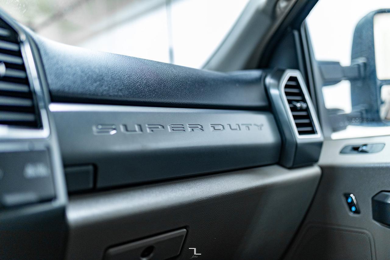 2022 Ford F-350 4x4 Crew Cab XLT BCam Tommy Gate Red Deer AB