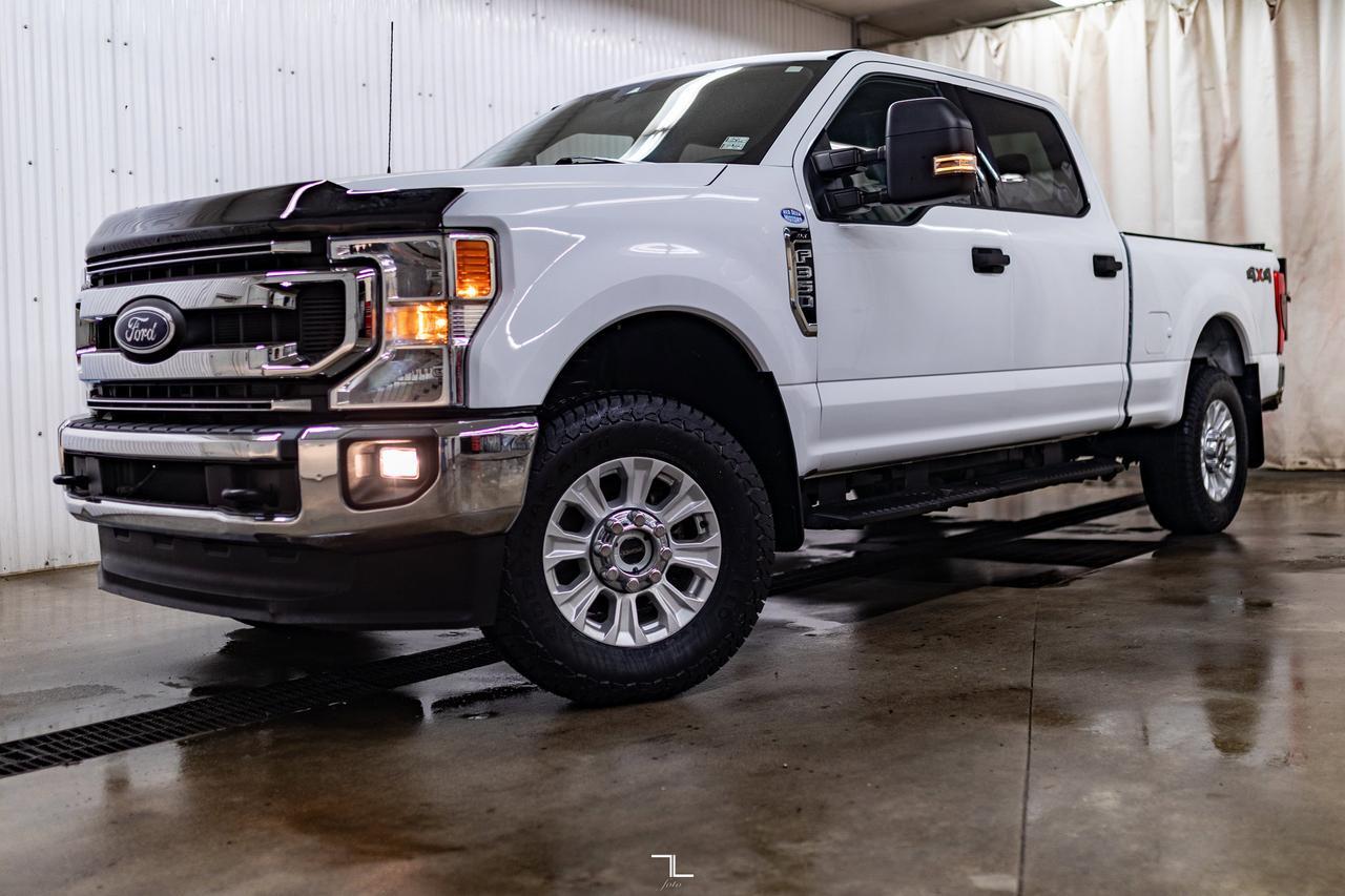 2022 Ford F-350 4x4 Crew Cab XLT BCam Tommy Gate Red Deer AB