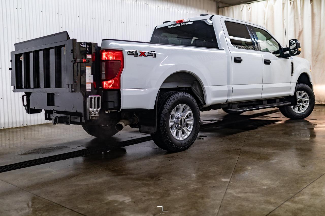 2022 Ford F-350 4x4 Crew Cab XLT BCam Tommy Gate Red Deer AB