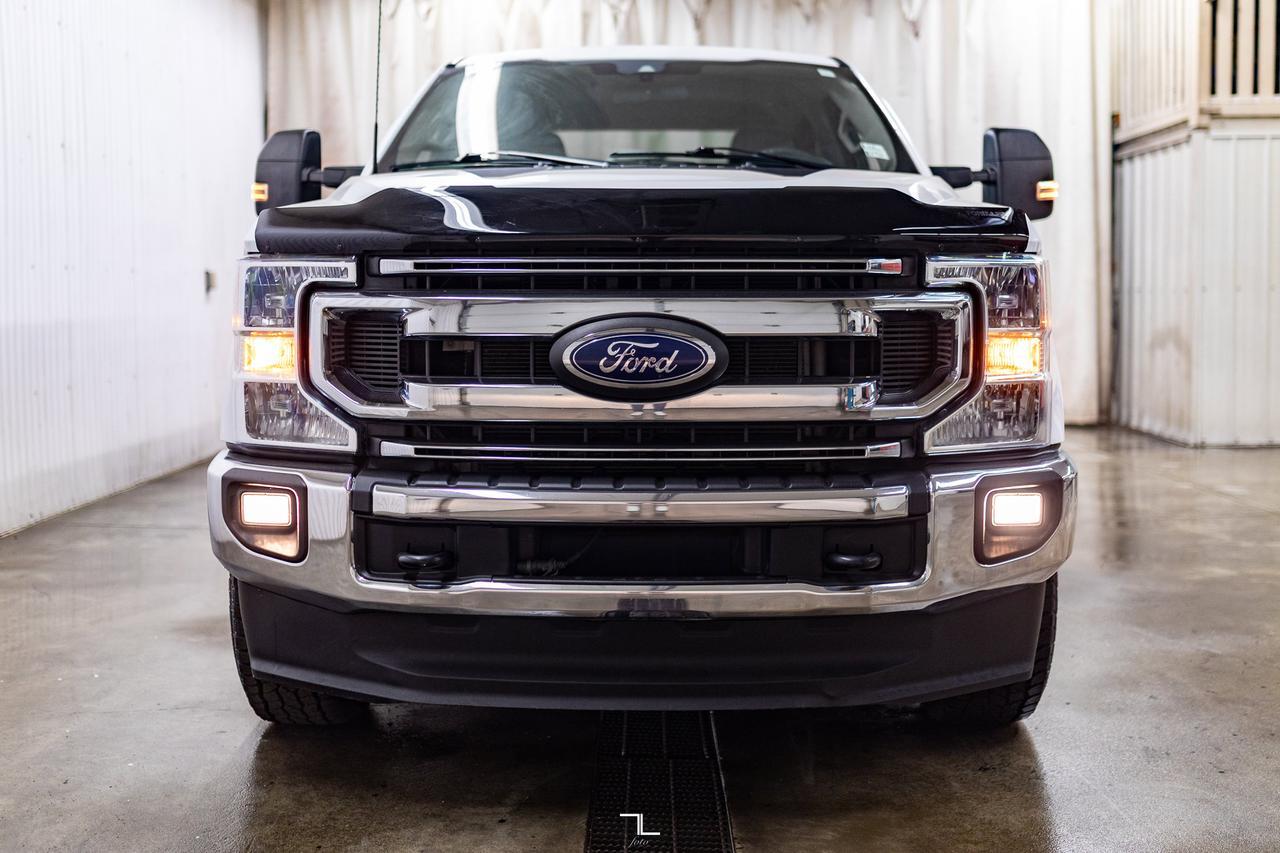 2022 Ford F-350 4x4 Crew Cab XLT BCam Tommy Gate Red Deer AB