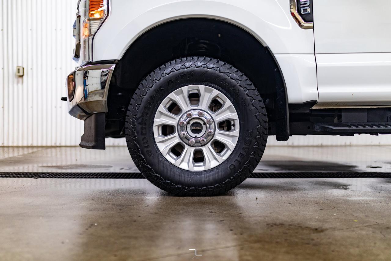 2022 Ford F-350 4x4 Crew Cab XLT BCam Tommy Gate Red Deer AB